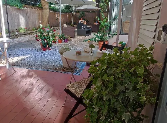 Bed and breakfast La Petite Maison 3*
