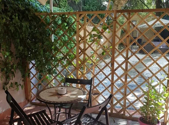 La Petite Maison Bed and breakfast