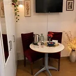 La Petite Maison Alojamento de Acomodação e Pequeno-almoço 4*