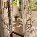 Alojamento de Acomodação e Pequeno-almoço La Petite Maison 4*