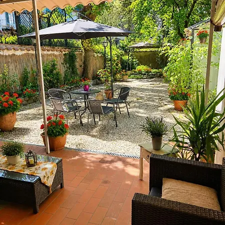 La Petite Maison Alojamento de Acomodação e Pequeno-almoço 4*