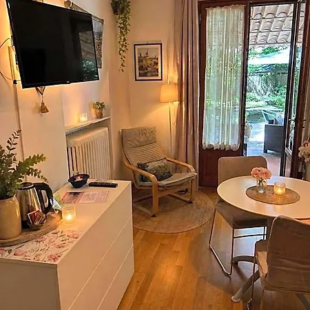 לינה וארוחת בוקר La Petite Maison 4*