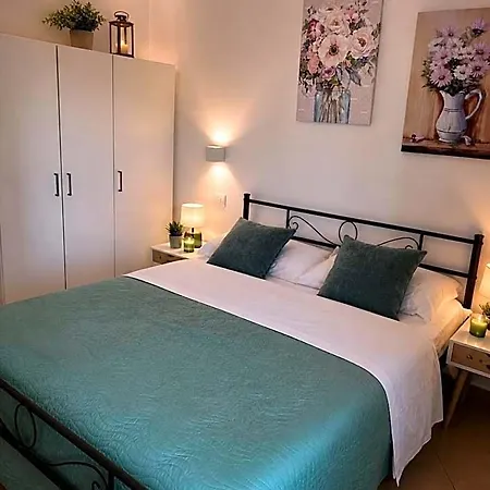 לינה וארוחת בוקר La Petite Maison