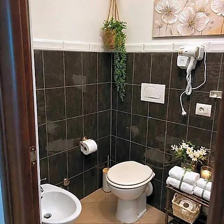 לינה וארוחת בוקר La Petite Maison 4*