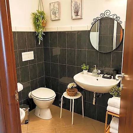 La Petite Maison לינה וארוחת בוקר 4*