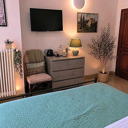 Alojamento de Acomodação e Pequeno-almoço La Petite Maison 4*